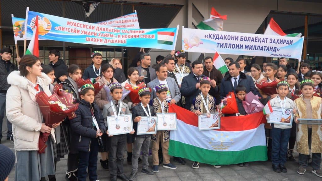 ДАСТАИ МУНТАХАБИ ТОҶИКИСТОН БО 51 МЕДАЛ БА ВАТАН БАРГАШТ thumbnail 6