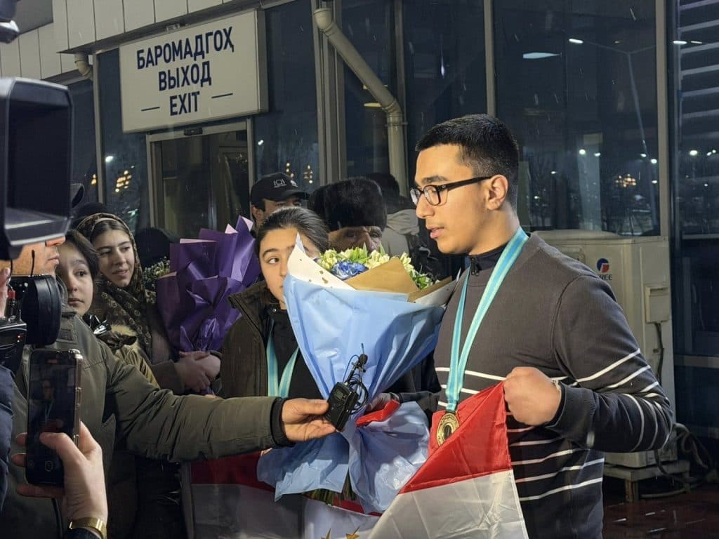 ЯК МЕДАЛИ ТИЛЛО, ЯК МЕДАЛИ НУҚРА ВА ПАНҶ МЕДАЛИ БИРИНҶӢ ДАР ХАЗИНАИ ОЛИМПИИ ТОҶИКИСТОН thumbnail 4