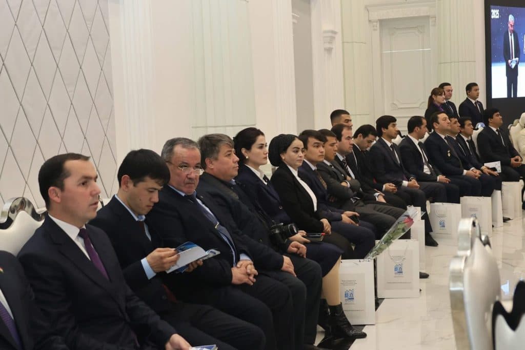 МАРОСИМИ ҶАМЪБАСТИ ОЛИМПИАДАҲОИ ҶУМҲУРИЯВӢ, БАЙНАЛМИЛАЛӢ ВА ҲАВАСМАНДСОЗИИ ОМӮЗГОРОНИ ПЕШСАФИ ҲАРАКАТИ ОЛИМПӢ ДАР СОЛИ 2025 thumbnail 43